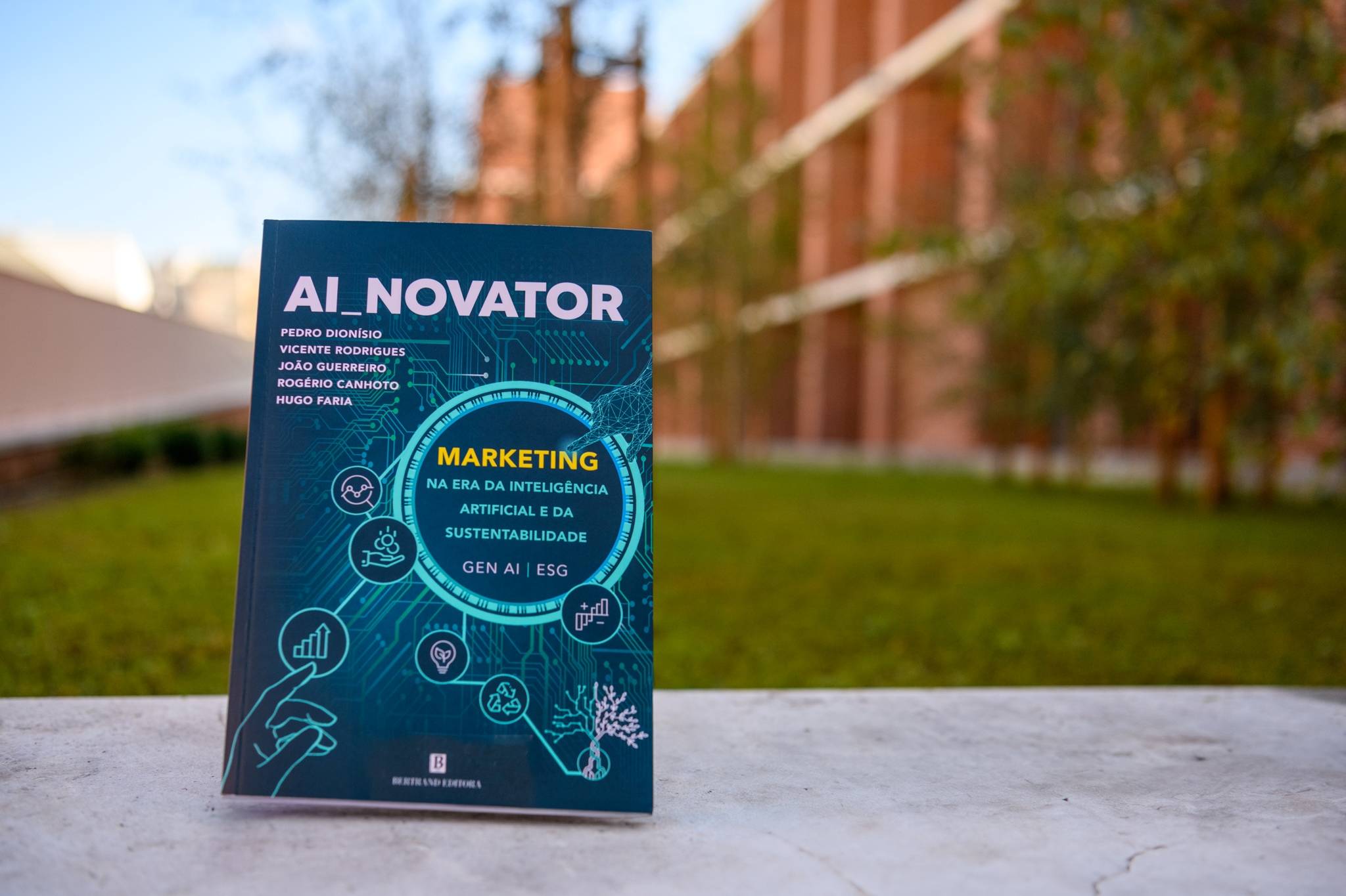 AI_NOVATOR: autores do Mercator lançam obra sobre Inteligência Artificial, Sustentabilidade e Inovação no Marketing