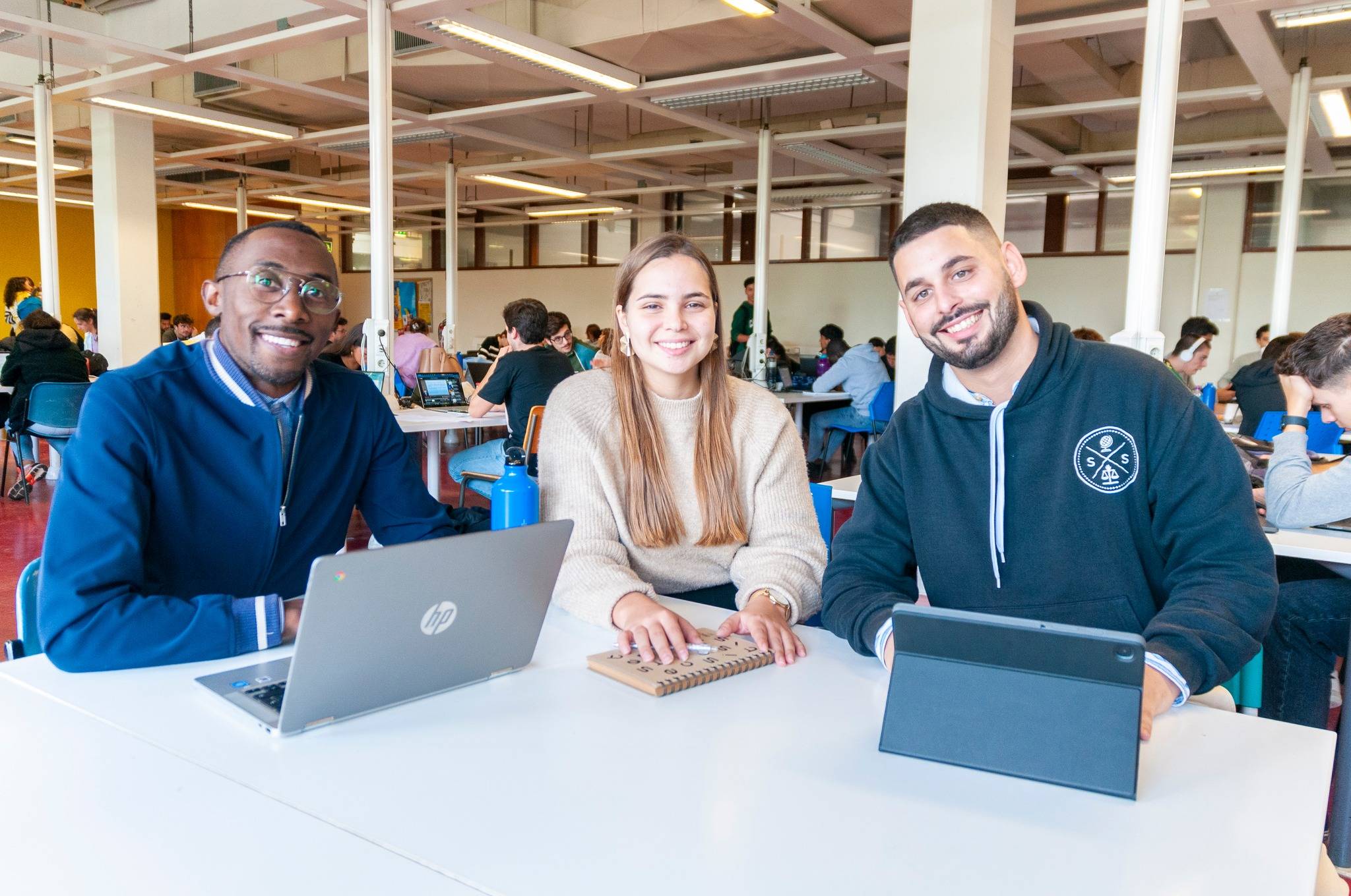 Livro revela entraves aos jovens no acesso ao 'elevador social'