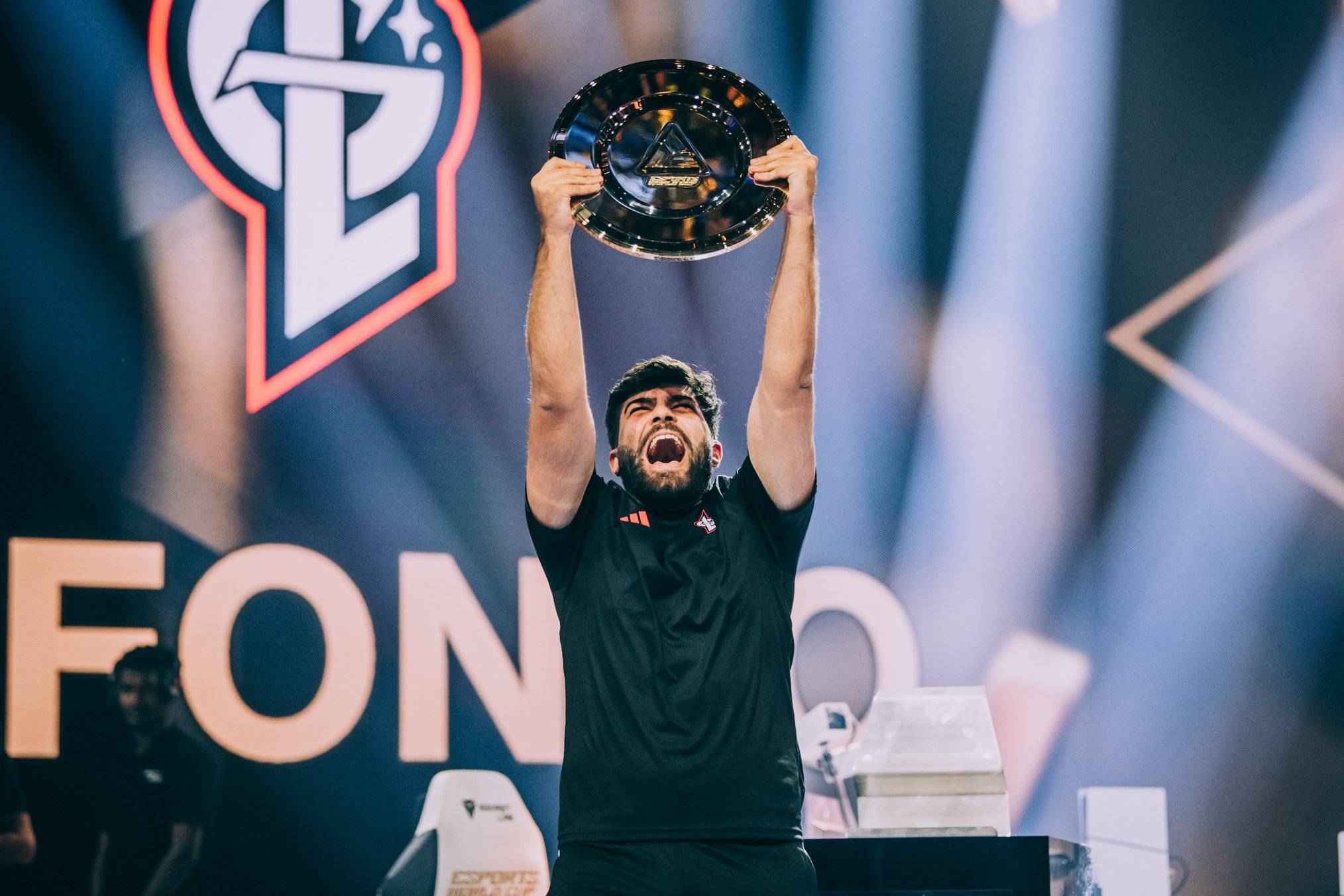 Estudante do Iscte sagra-se campeão mundial na Esports World Cup