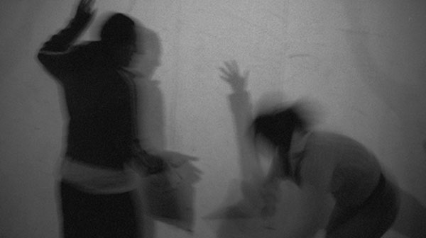 Descolonizando o Pensamento: Violência Sexual entre a Guerra e a Paz