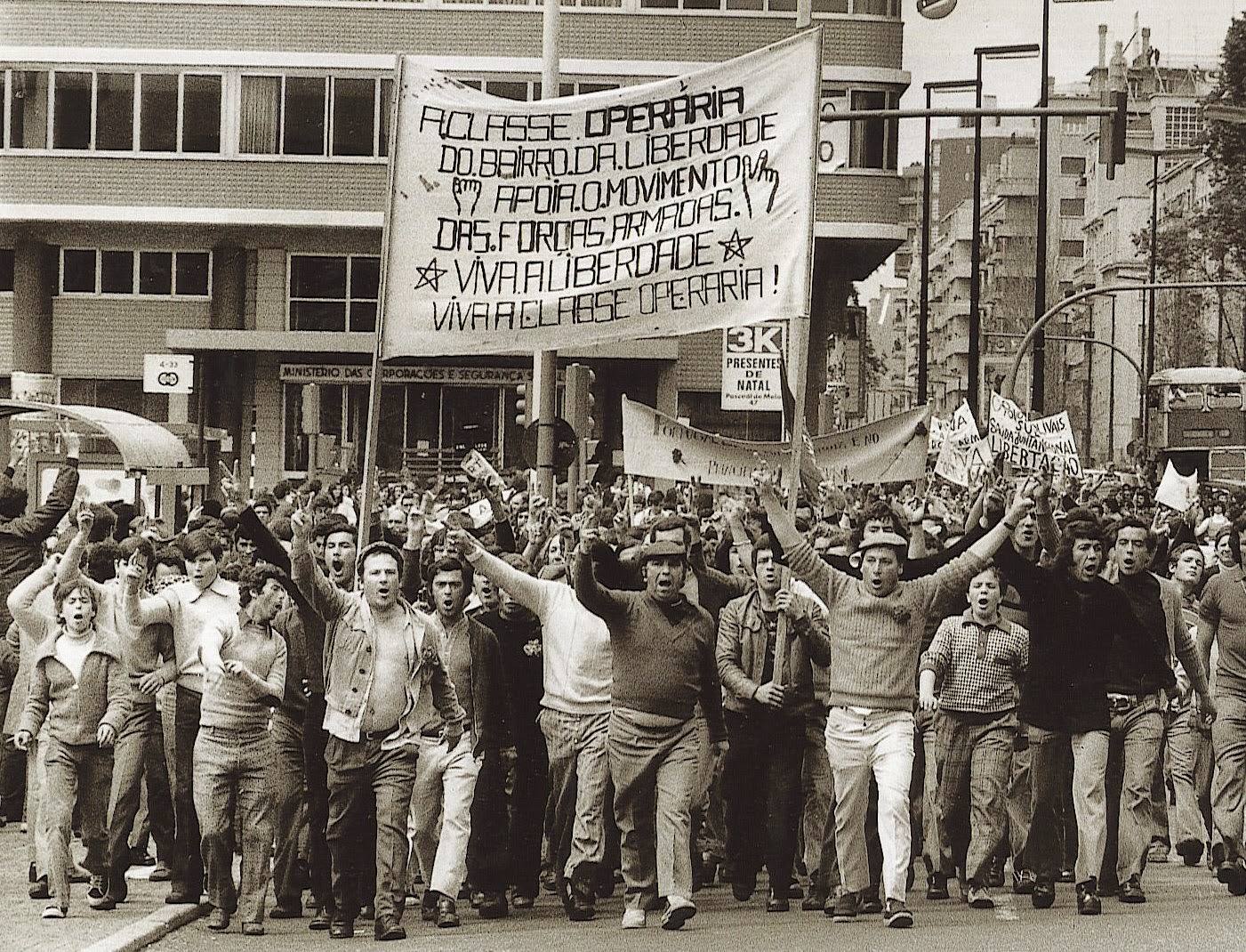 Habitus militantes e ação coletiva: resistir ao fascismo e construir a democracia