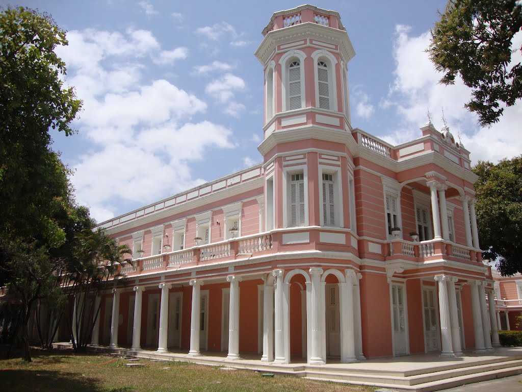 A modernização da universidade brasileira entre o militarismo e o partidarismo