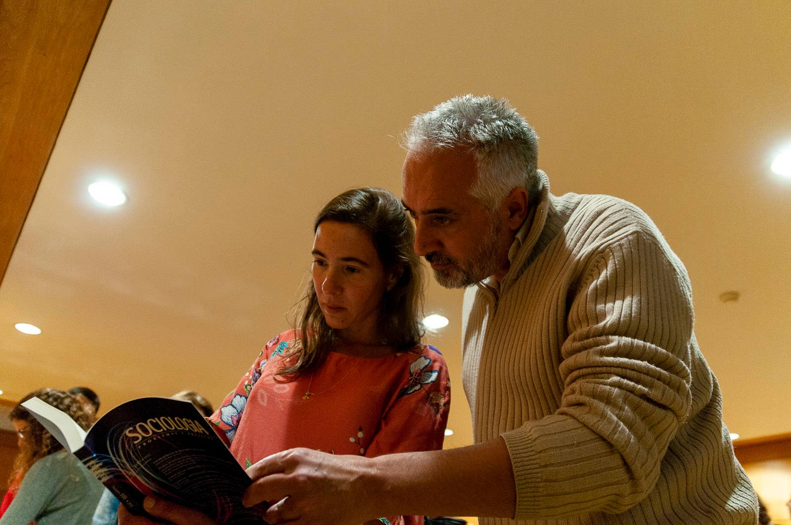 A edição de revistas em língua portuguesa: desafios e caminhos