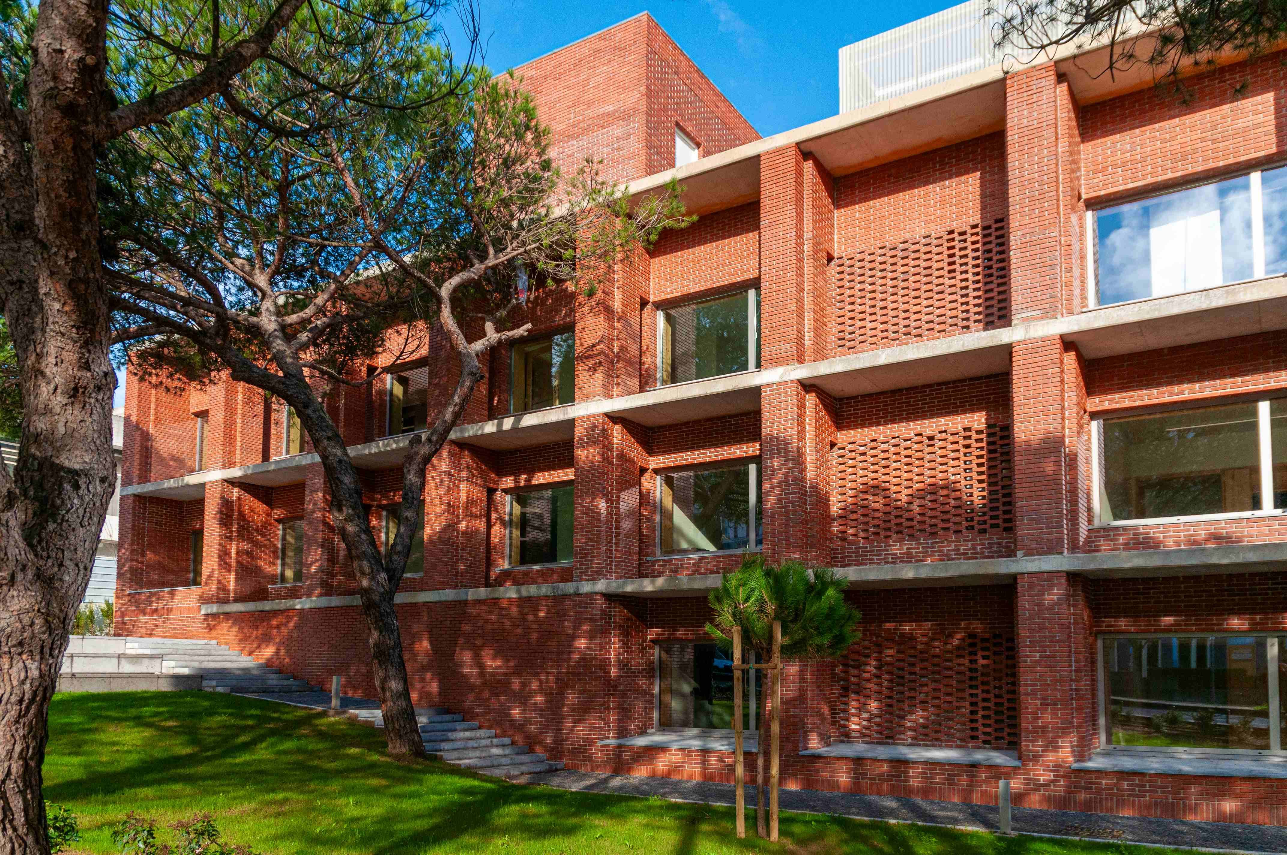 Walking and Listening to Places, Their Temporal Layers and Ingrained Entanglements