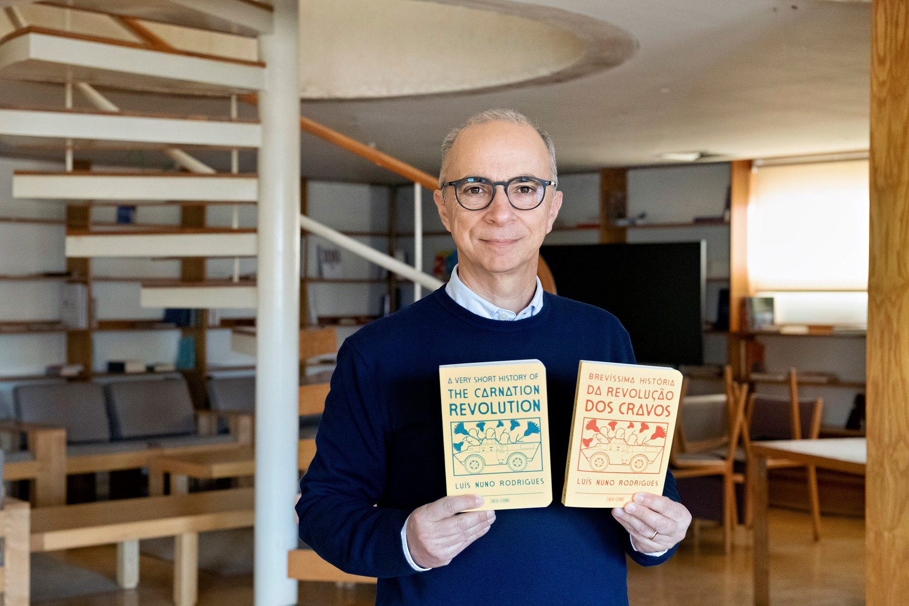 "Brevíssima história da Revolução dos Cravos"