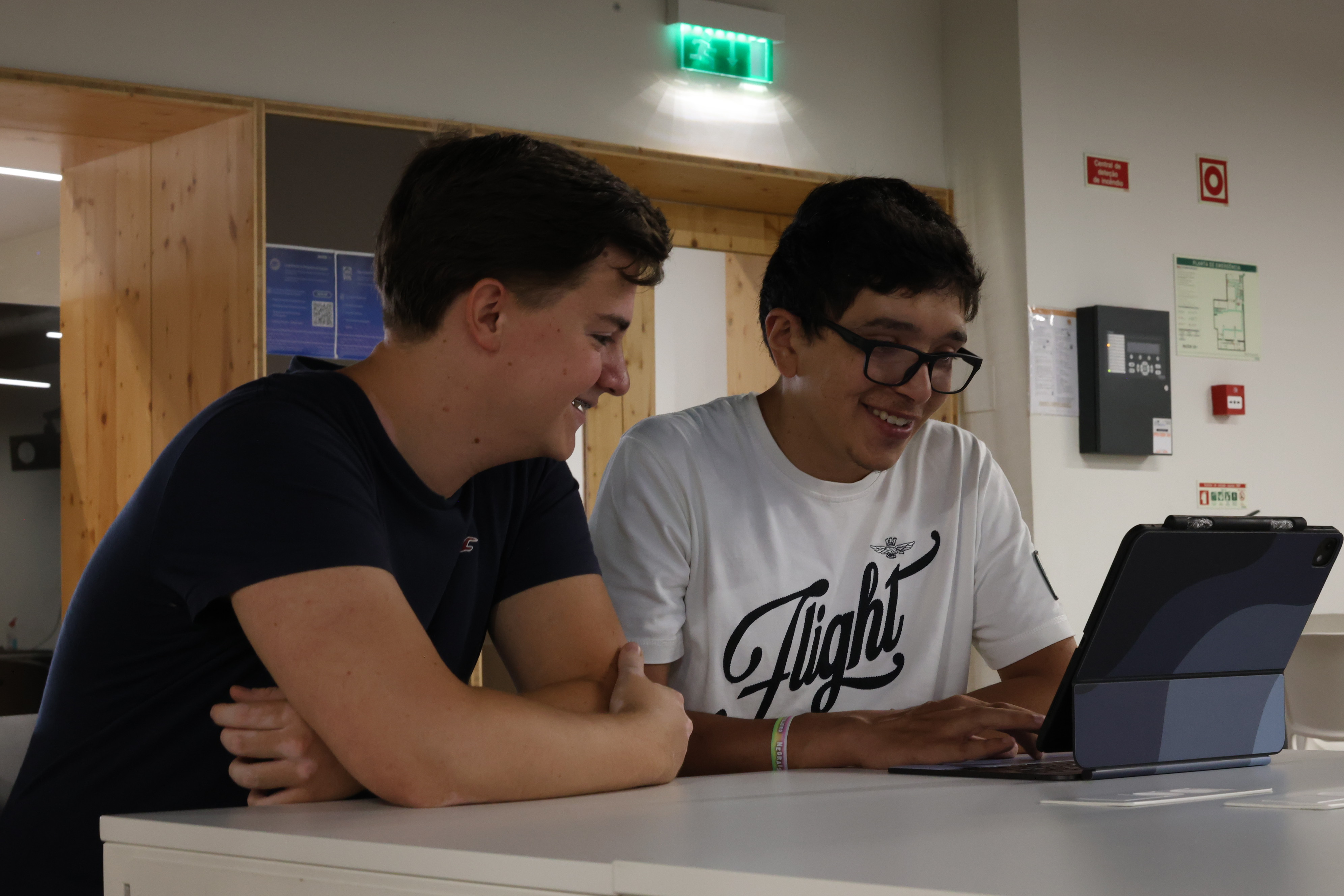 Estudantes de Tecnologias Digitais e Inteligência Artificial desenvolvem um projeto que visa automatizar processos com recurso a Inteligência Artificial Generativa