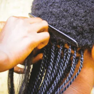 Pensar África | Mulheres negras e o cabelo: Racismo, sexismo e resistência