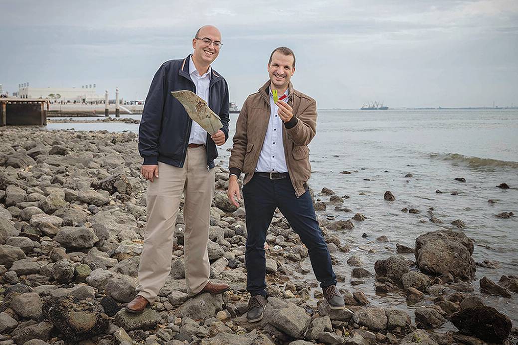 Micro-ondas no combate aos plásticos nos oceanos